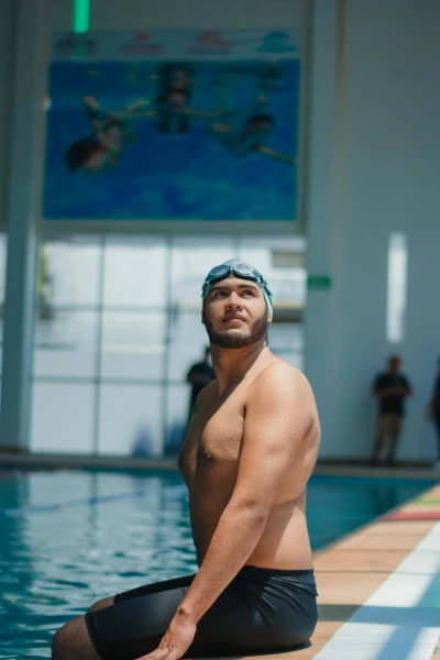 تعليم سباحة للكبار في العاشر من رمضان